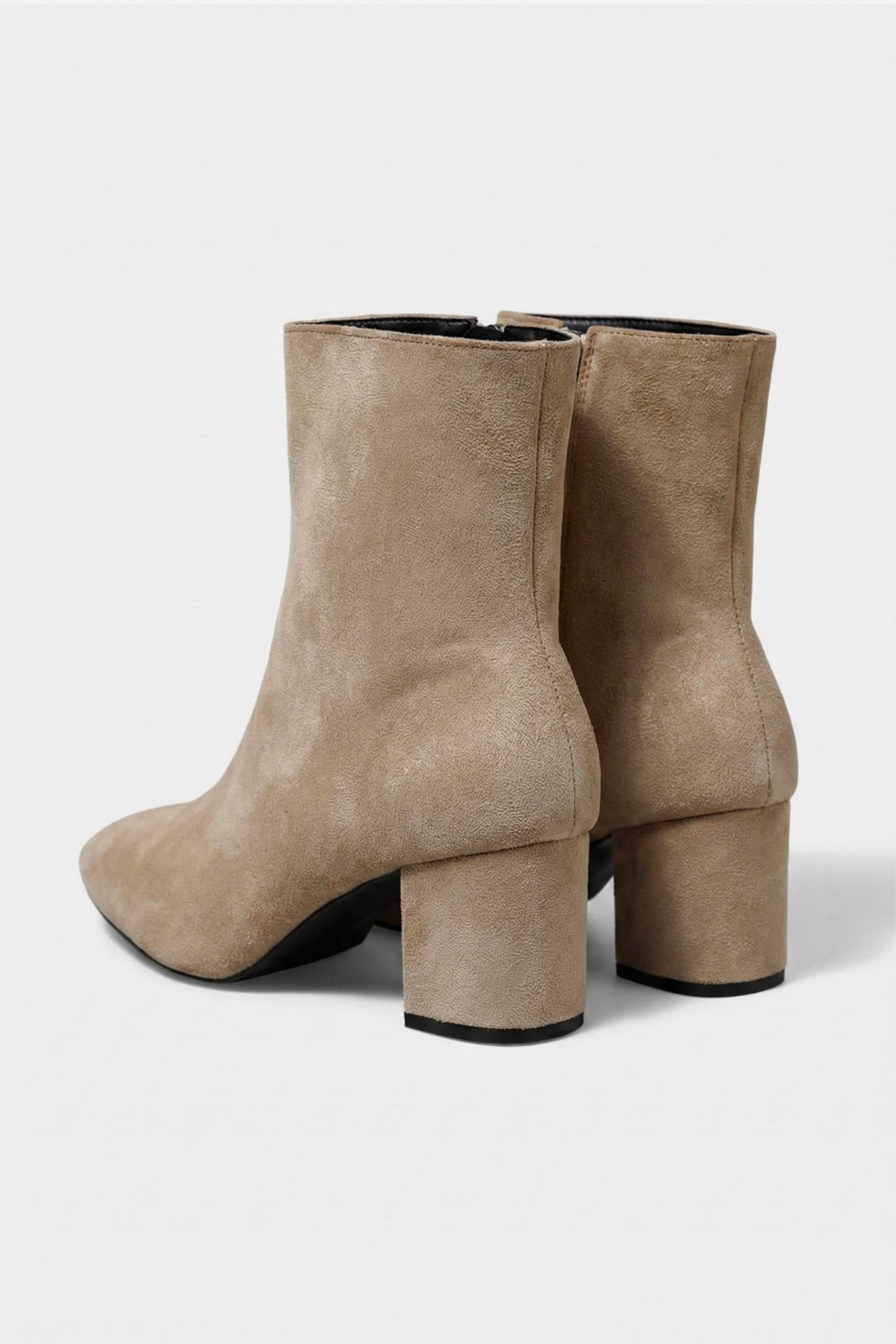 Classic Heeled Ankle Boots for Women - Luxe Winter Comfort - Stylish Footwear for Cold Weather